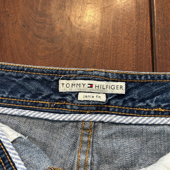 Tommy Hilfiger women’s Janie fit size -10 Jean shorts exc condition.. - Picture 4 of 4